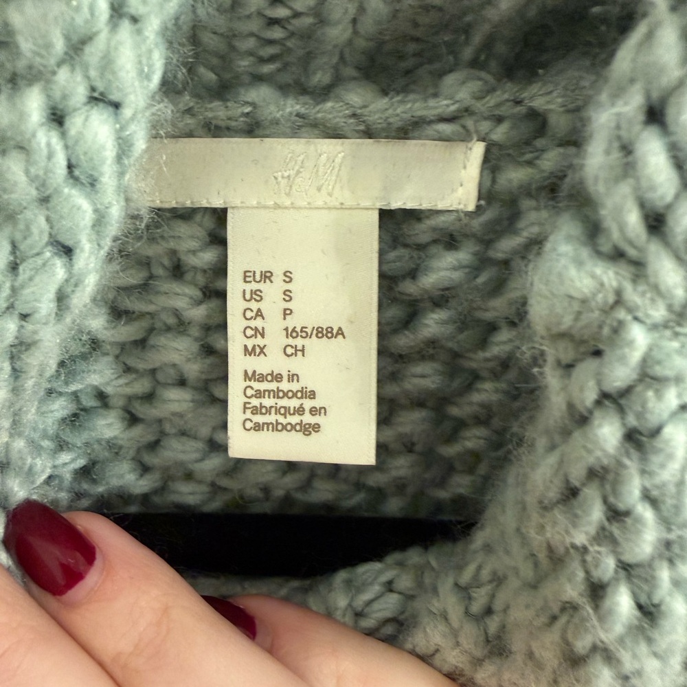 H&M sweater - Picture 2 of 4